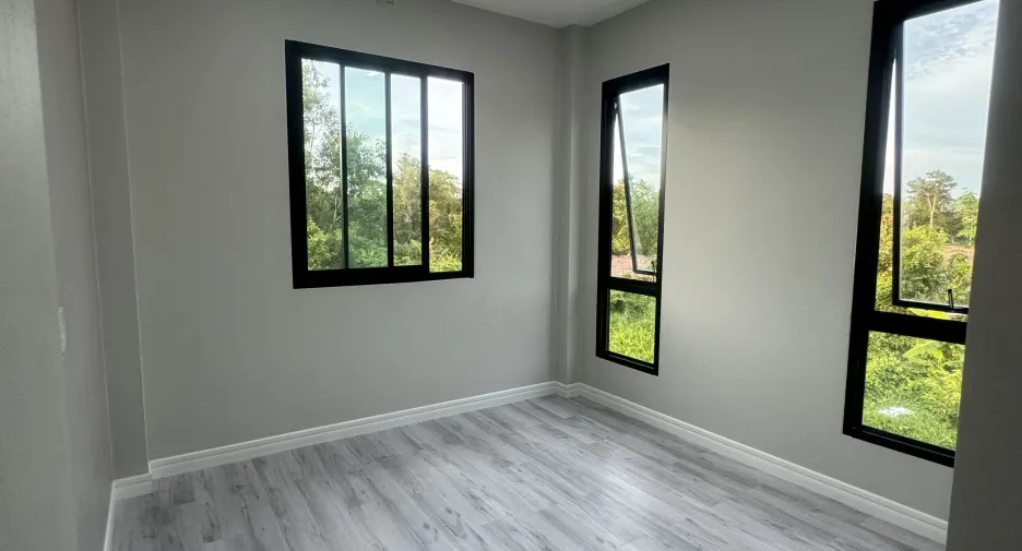 Casa en venta de 3 habitaciones en Ban Khai, Rayong