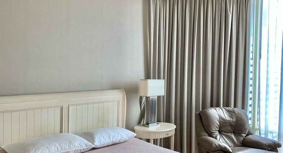 For sale 3 bedrooms condo in Watthana, Bangkok