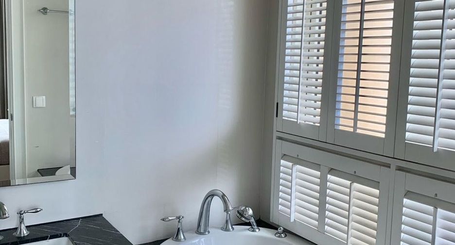 For sale 3 bedrooms condo in Watthana, Bangkok