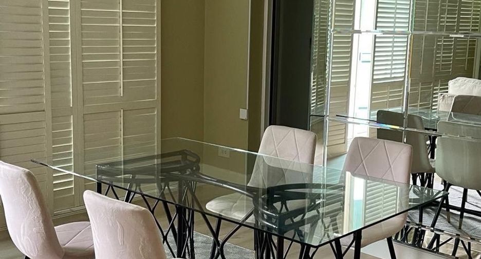 For sale 3 bedrooms condo in Watthana, Bangkok