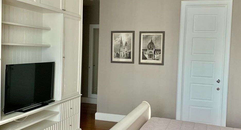 For sale 3 bedrooms condo in Watthana, Bangkok