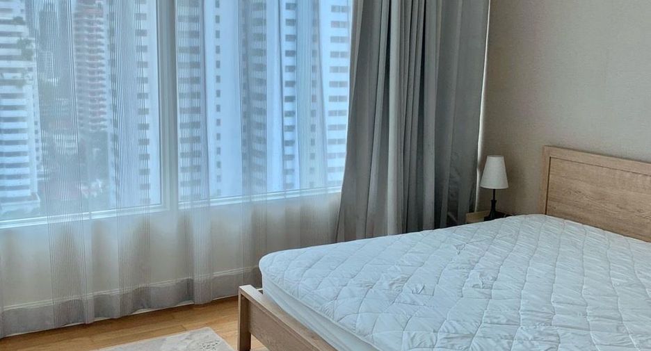 For sale 3 bedrooms condo in Watthana, Bangkok