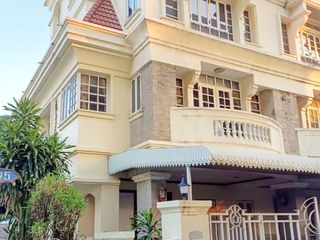 Casa en venta de 4 habitaciones en Taling Chan, Bangkok