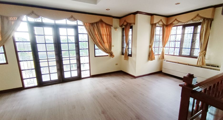Casa en venta de 4 habitaciones en Taling Chan, Bangkok