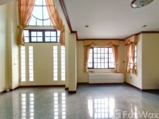 Casa en venta de 4 habitaciones en Taling Chan, Bangkok