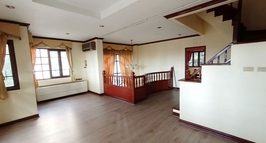 Casa en venta de 4 habitaciones en Taling Chan, Bangkok