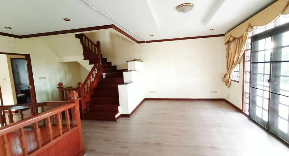 Casa en venta de 4 habitaciones en Taling Chan, Bangkok