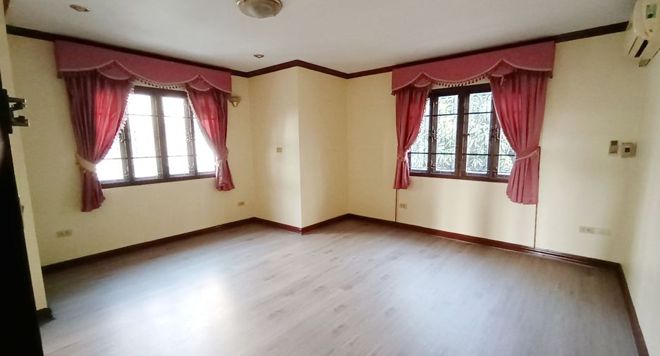 Casa en venta de 4 habitaciones en Taling Chan, Bangkok