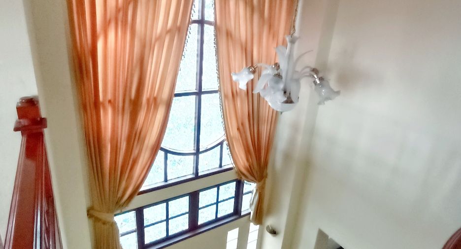 Casa en venta de 4 habitaciones en Taling Chan, Bangkok