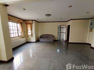 Casa en venta de 4 habitaciones en Taling Chan, Bangkok