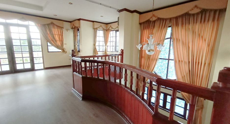 Casa en venta de 4 habitaciones en Taling Chan, Bangkok