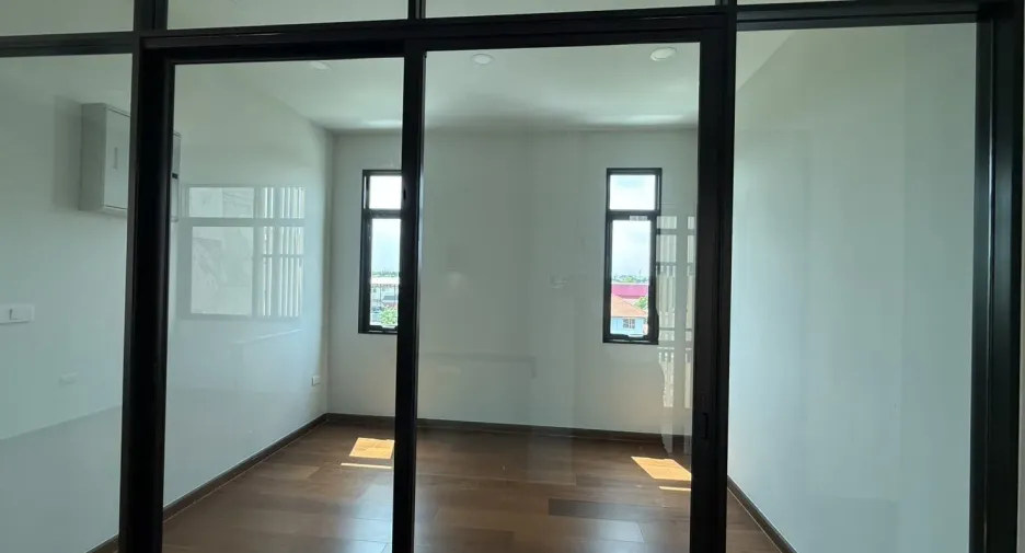 For sale 3 bedrooms house in Mueang Nonthaburi, Nonthaburi
