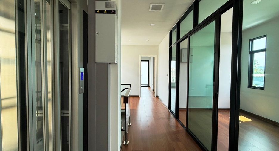 For sale 3 bedrooms house in Mueang Nonthaburi, Nonthaburi