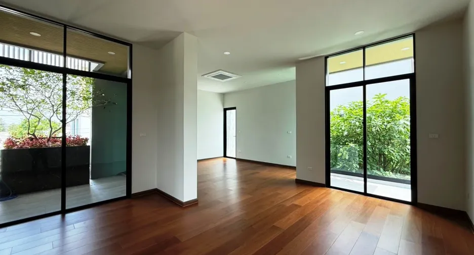 For sale 3 bedrooms house in Mueang Nonthaburi, Nonthaburi
