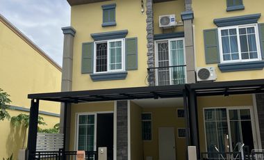 For rent 3 bedrooms townhouse in Mueang Pathum Thani, Pathum Thani