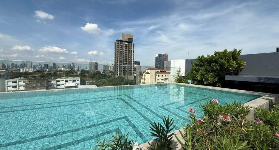 For sale 1 bed condo in Phra Khanong, Bangkok