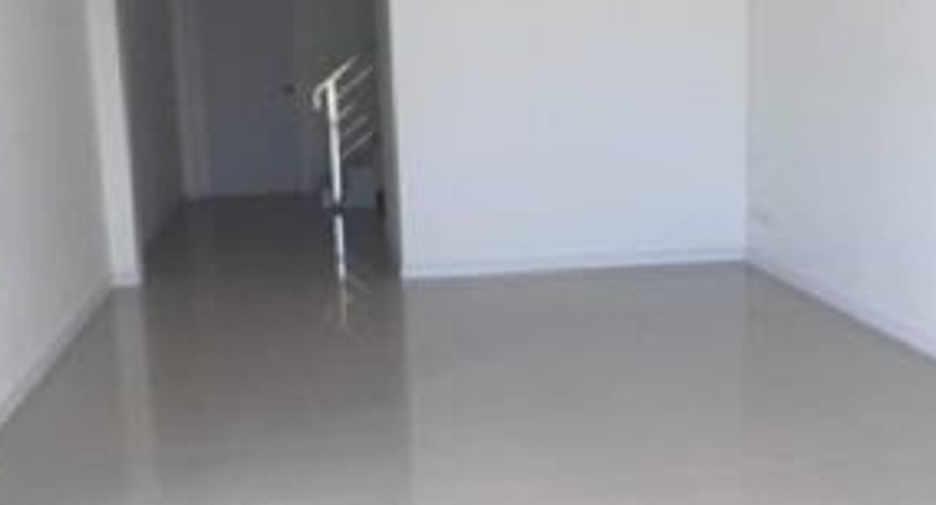 For sale そして for rent 2 ベッドルーム townhouse in Chok Chai, Nakhon Ratchasima