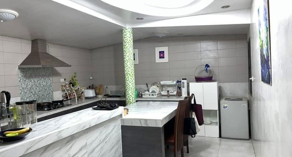 For sale 3 bedrooms house in Mueang Phichit, Phichit