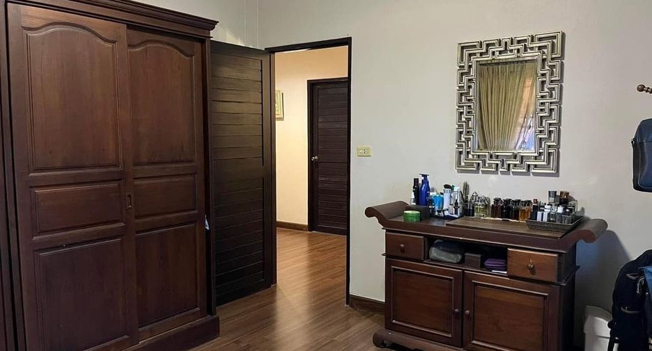 For sale 3 bedrooms house in Mueang Phichit, Phichit