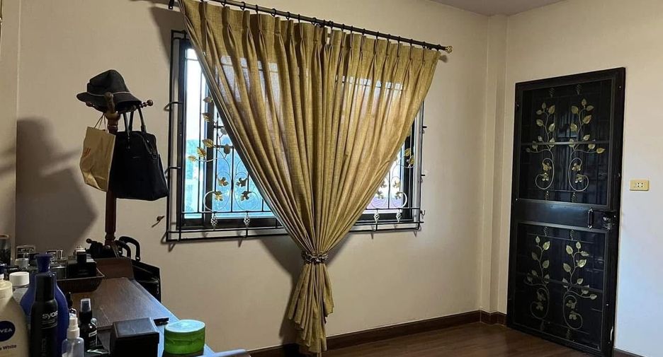 For sale 3 bedrooms house in Mueang Phichit, Phichit