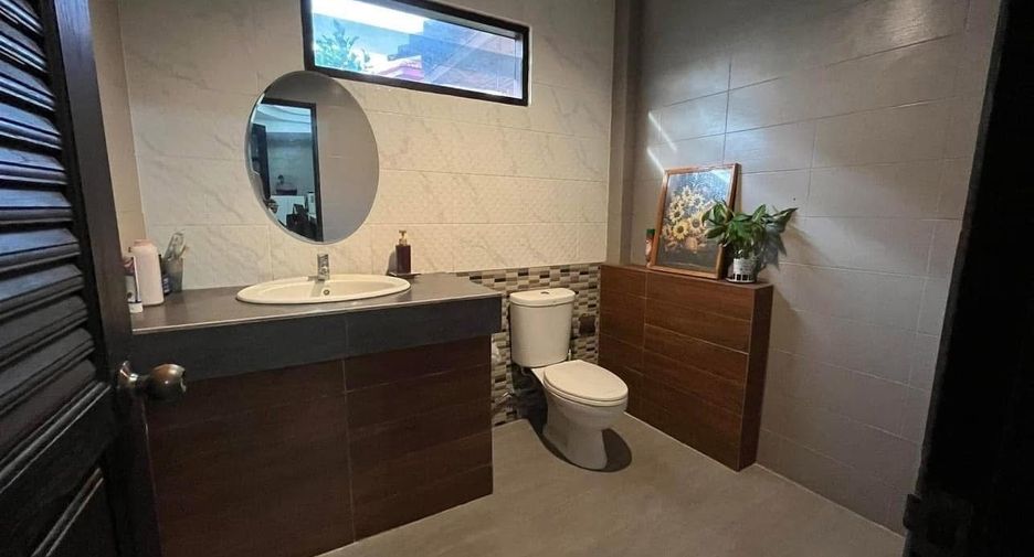For sale 3 bedrooms house in Mueang Phichit, Phichit