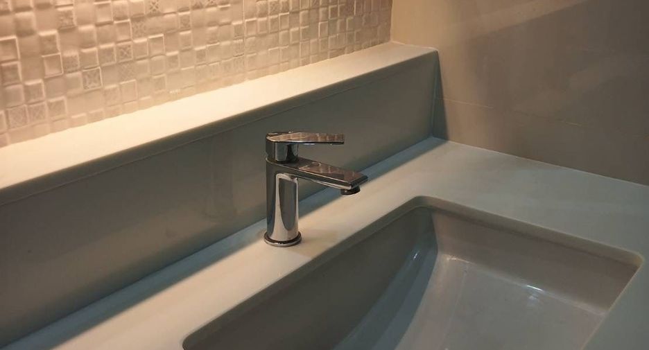 For sale 1 bed condo in Khlong Toei, Bangkok