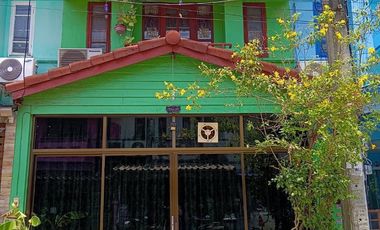 À vendre 3 chambres maison de ville à Khlong Sam Wa, Bangkok