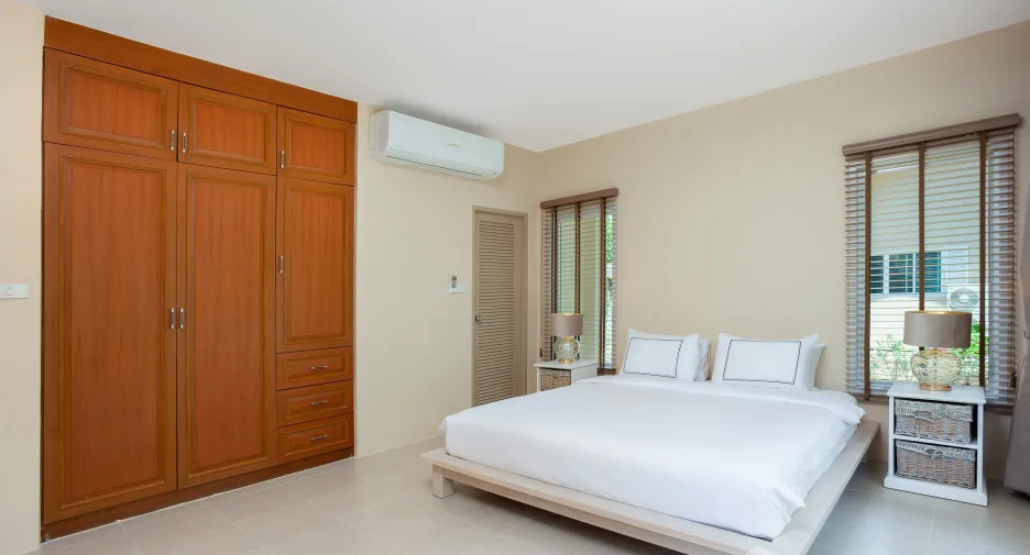 For rent 4 bedrooms villa in Mueang Phuket, Phuket