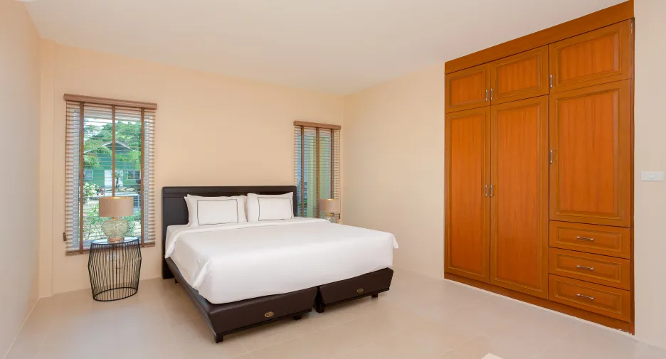 For rent 4 bedrooms villa in Mueang Phuket, Phuket