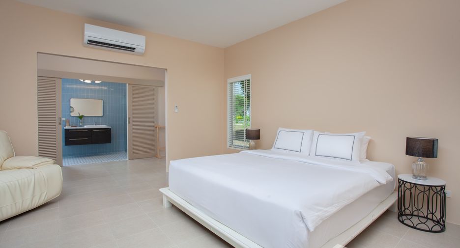 For rent 4 bedrooms villa in Mueang Phuket, Phuket