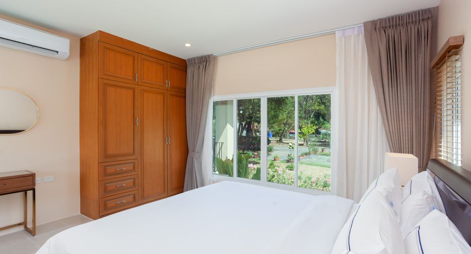 For rent 4 bedrooms villa in Mueang Phuket, Phuket
