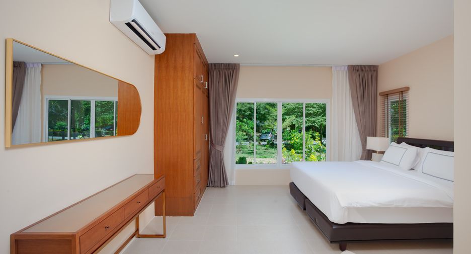 For rent 4 bedrooms villa in Mueang Phuket, Phuket