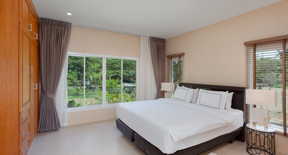 For rent 4 bedrooms villa in Mueang Phuket, Phuket