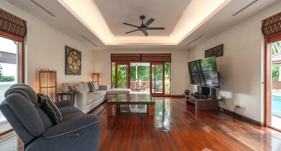À louer 5 chambres villa à Mueang Phuket, Phuket