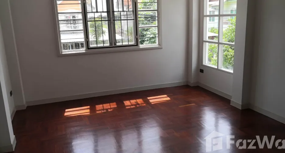 For sale and for rent 4 bedrooms house in Khlong Sam Wa, Bangkok