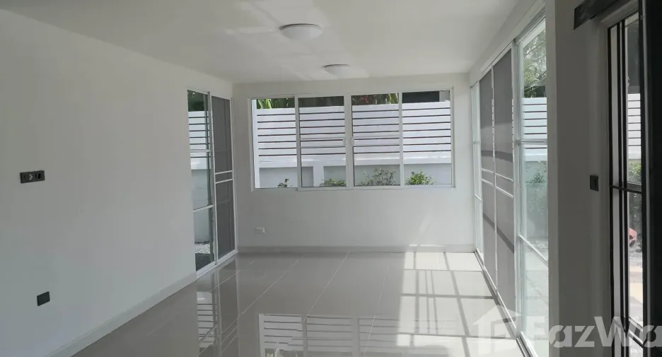 For sale and for rent 4 bedrooms house in Khlong Sam Wa, Bangkok