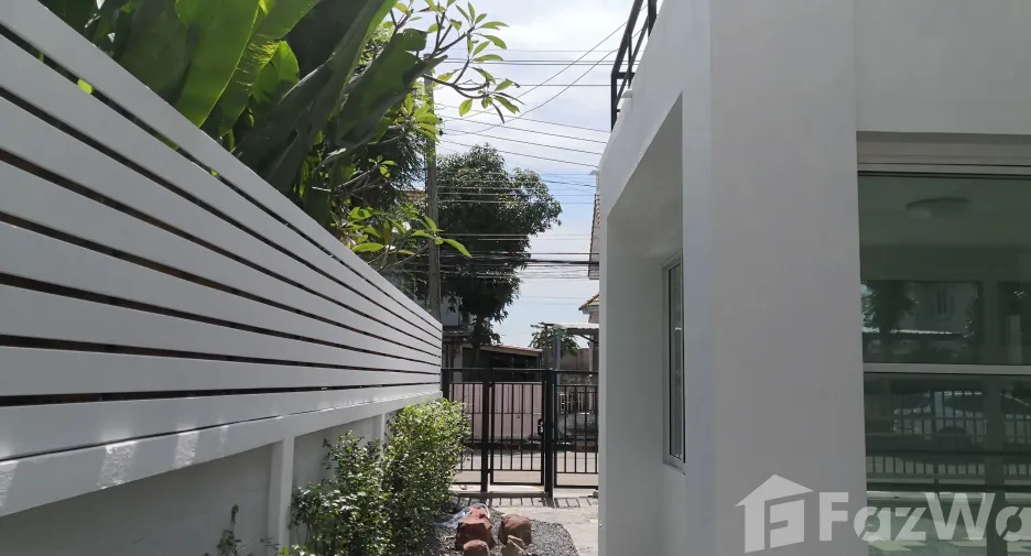 For sale and for rent 4 bedrooms house in Khlong Sam Wa, Bangkok