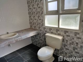 Casa en venta y en alquiler de 4 habitaciones en Khlong Sam Wa, Bangkok