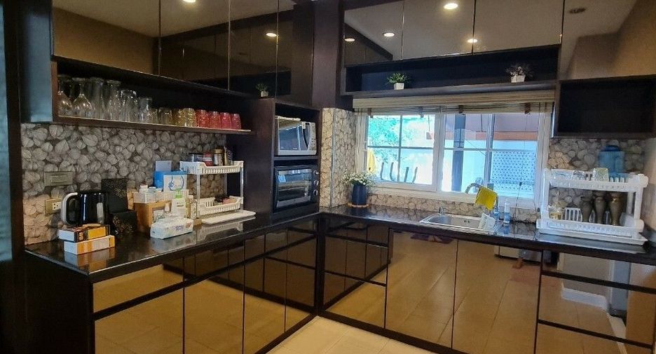 Haus zum Kauf mit 3 Zimmer in Bang Khae, Bangkok