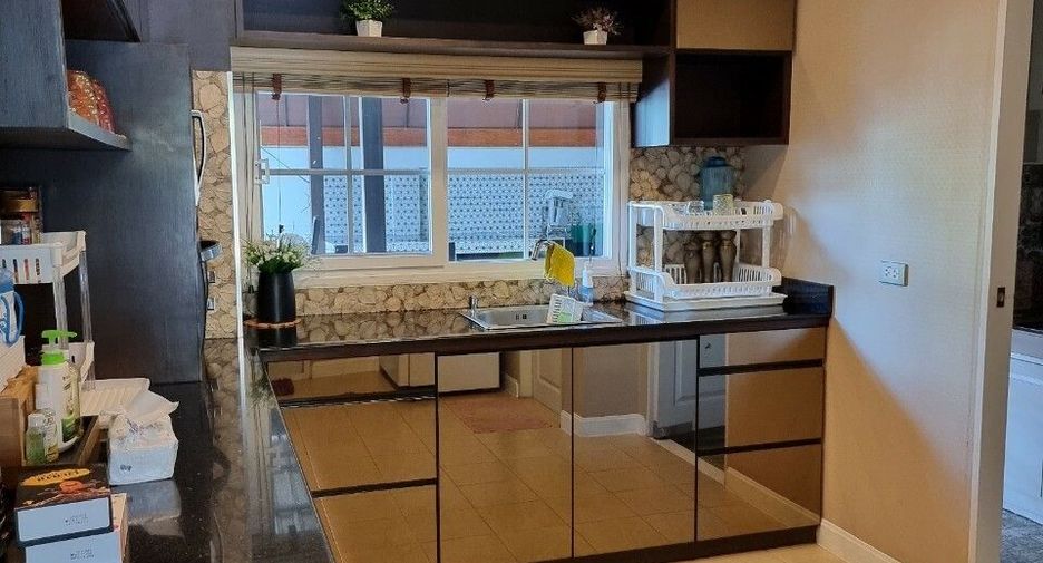 Haus zum Kauf mit 3 Zimmer in Bang Khae, Bangkok