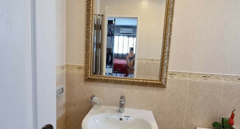 Haus zum Kauf mit 3 Zimmer in Bang Khae, Bangkok