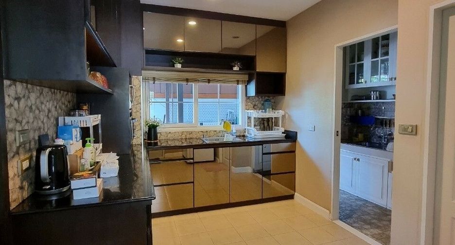 Haus zum Kauf mit 3 Zimmer in Bang Khae, Bangkok