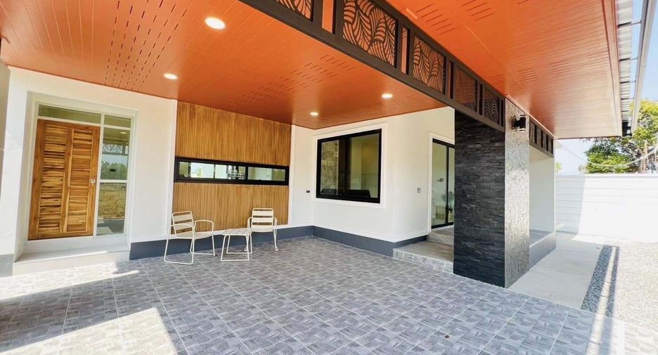 For sale 3 bedrooms house in Mueang Sakon Nakhon, Sakon Nakhon
