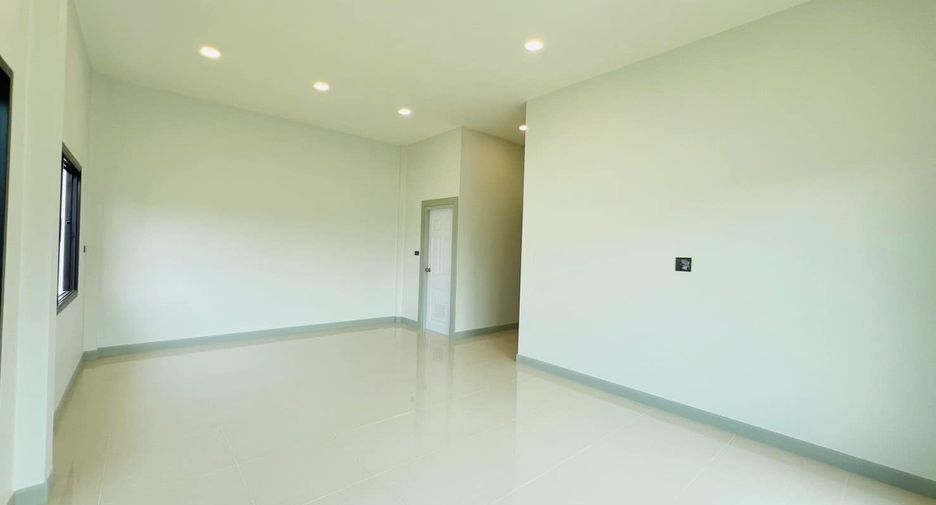 For sale 3 bedrooms house in Mueang Sakon Nakhon, Sakon Nakhon
