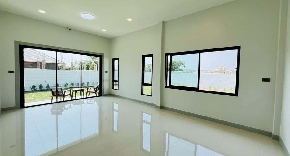 For sale 3 bedrooms house in Mueang Sakon Nakhon, Sakon Nakhon