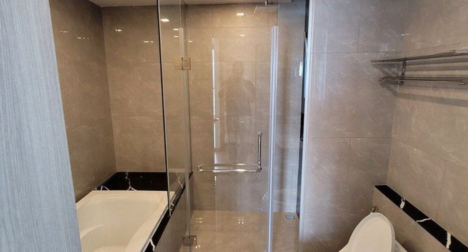 For sale 2 bedrooms condo in Huai Khwang, Bangkok