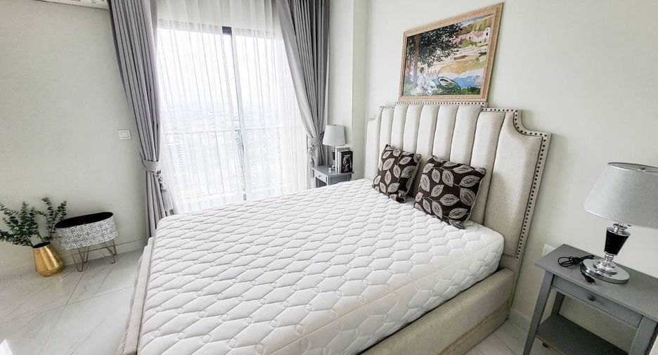 For sale 3 bedrooms condo in Watthana, Bangkok