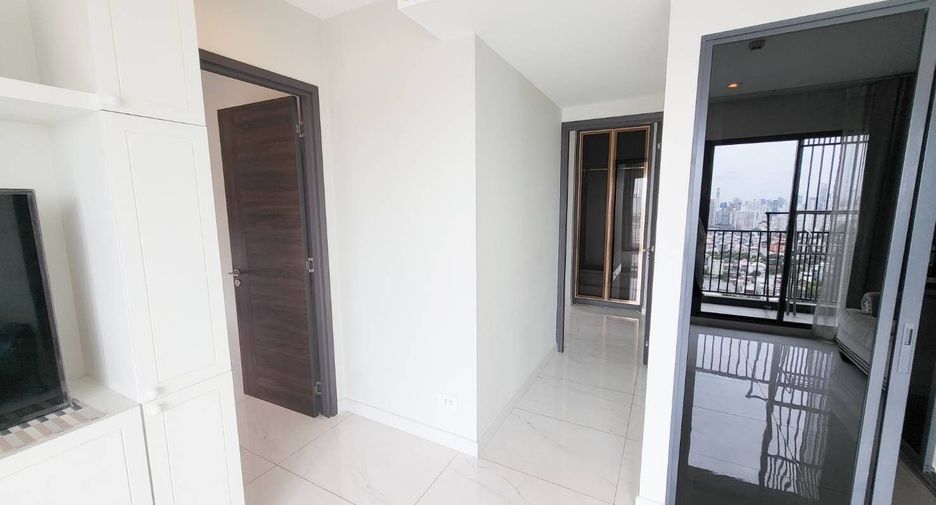 For sale 3 bedrooms condo in Watthana, Bangkok