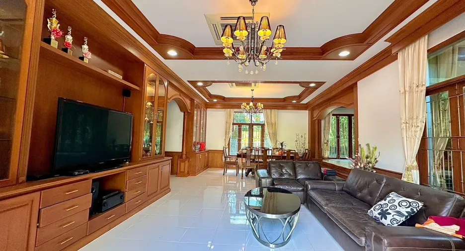 For sale 6 bedrooms house in Wiang Chai, Chiang Rai