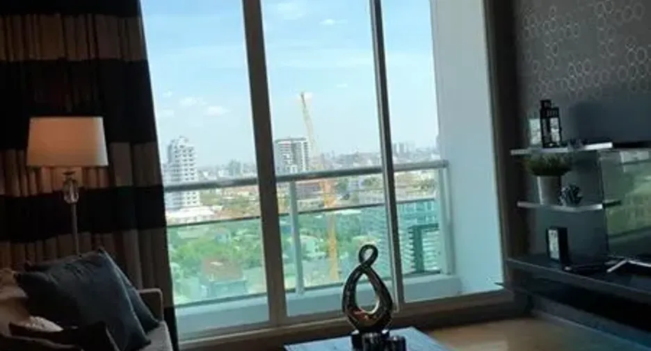 For rent and for sale 1 bed condo in Watthana, Bangkok